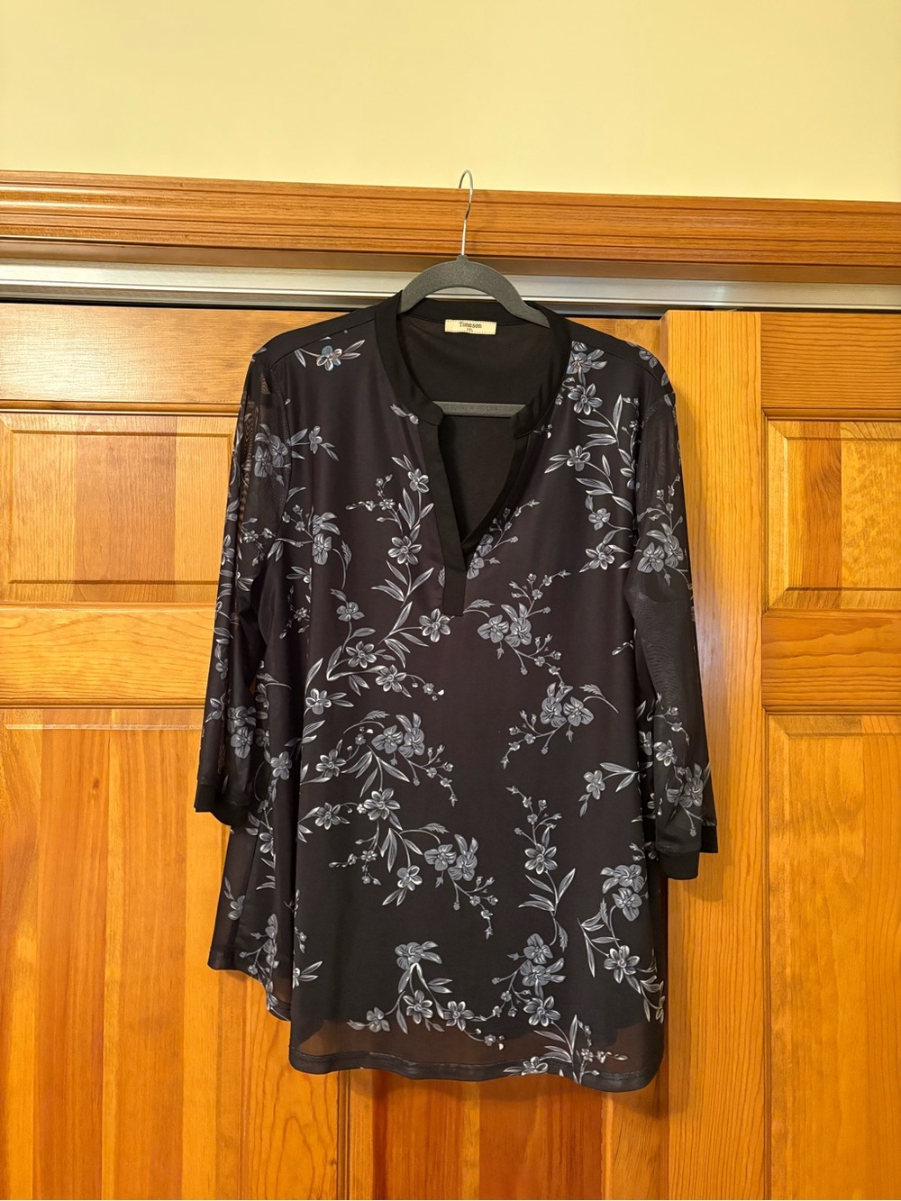 Women's Black Floral Split-Neck Tunic Top